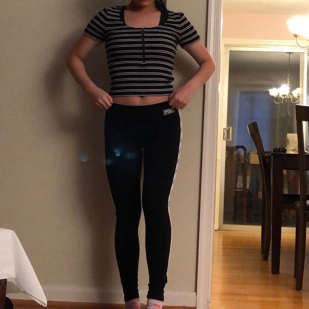 BLACK AND WHITE STRIPED ZIP UP TOP
